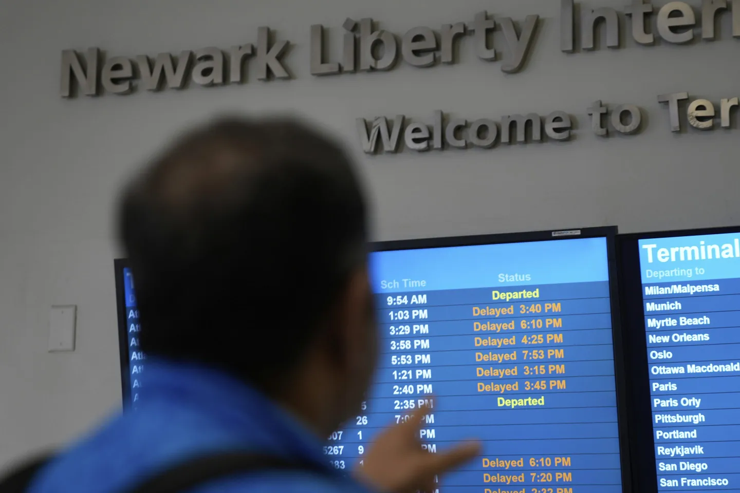 United Airlines is cutting 35 daily flights at Newark, blaming air traffic chaos at airport