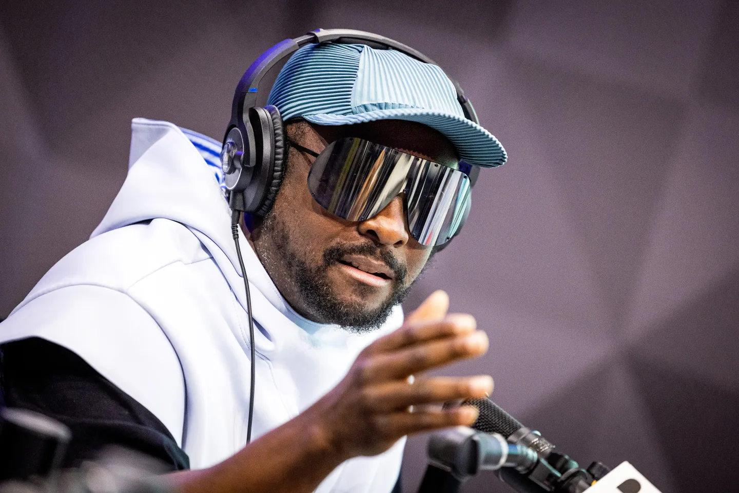Multimillionaire musician Will.i.am says work-life balance is for people ‘working on someone else’s dream’ and not for visionaries—he grinds from 5-to-9 after his 9-to-5
