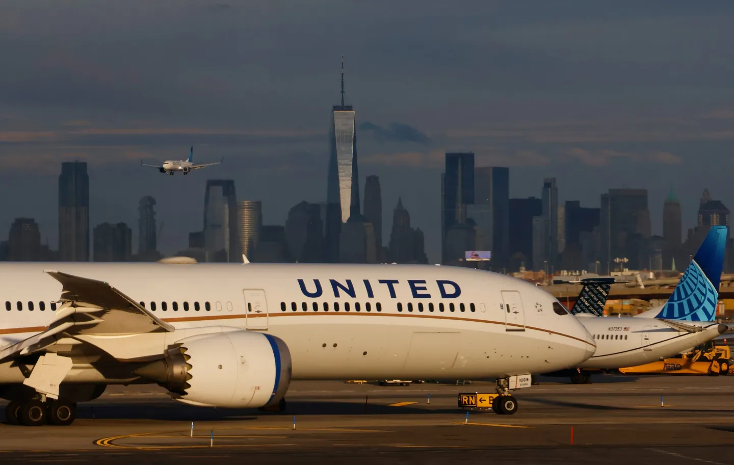 United to cut Newark operations as FAA issues snarl flights