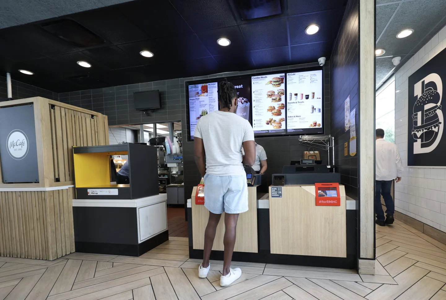 McDonald’s plans to hire 375,000 U.S. workers this summer, almost 50% more than its last big hire in 2020