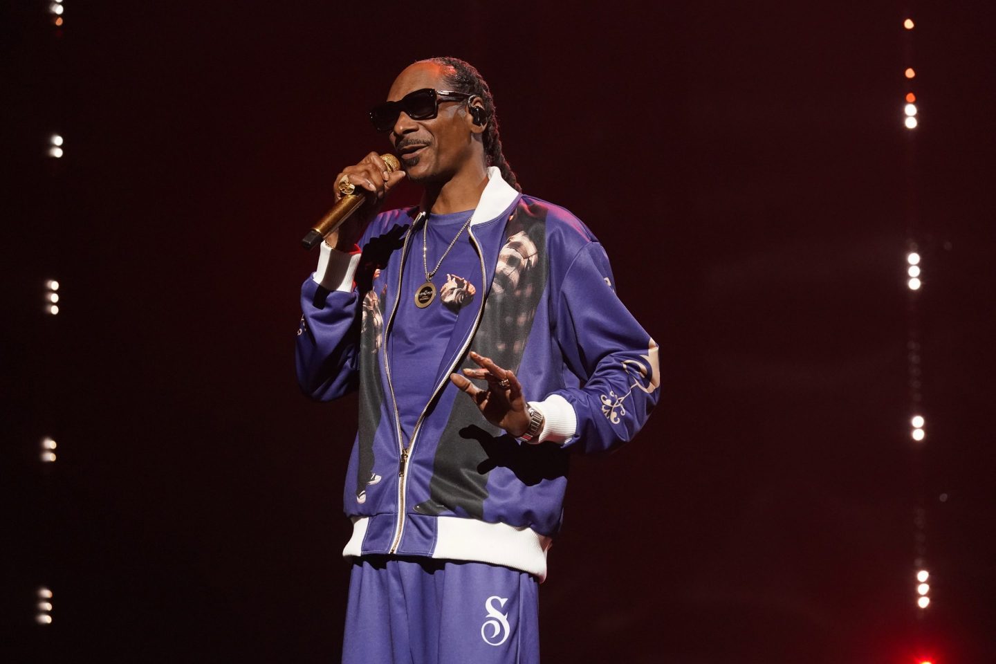 Snoop Dogg says ‘adversity is like the gym for your soul’ and offers 3 pieces of advice for USC business school grads
