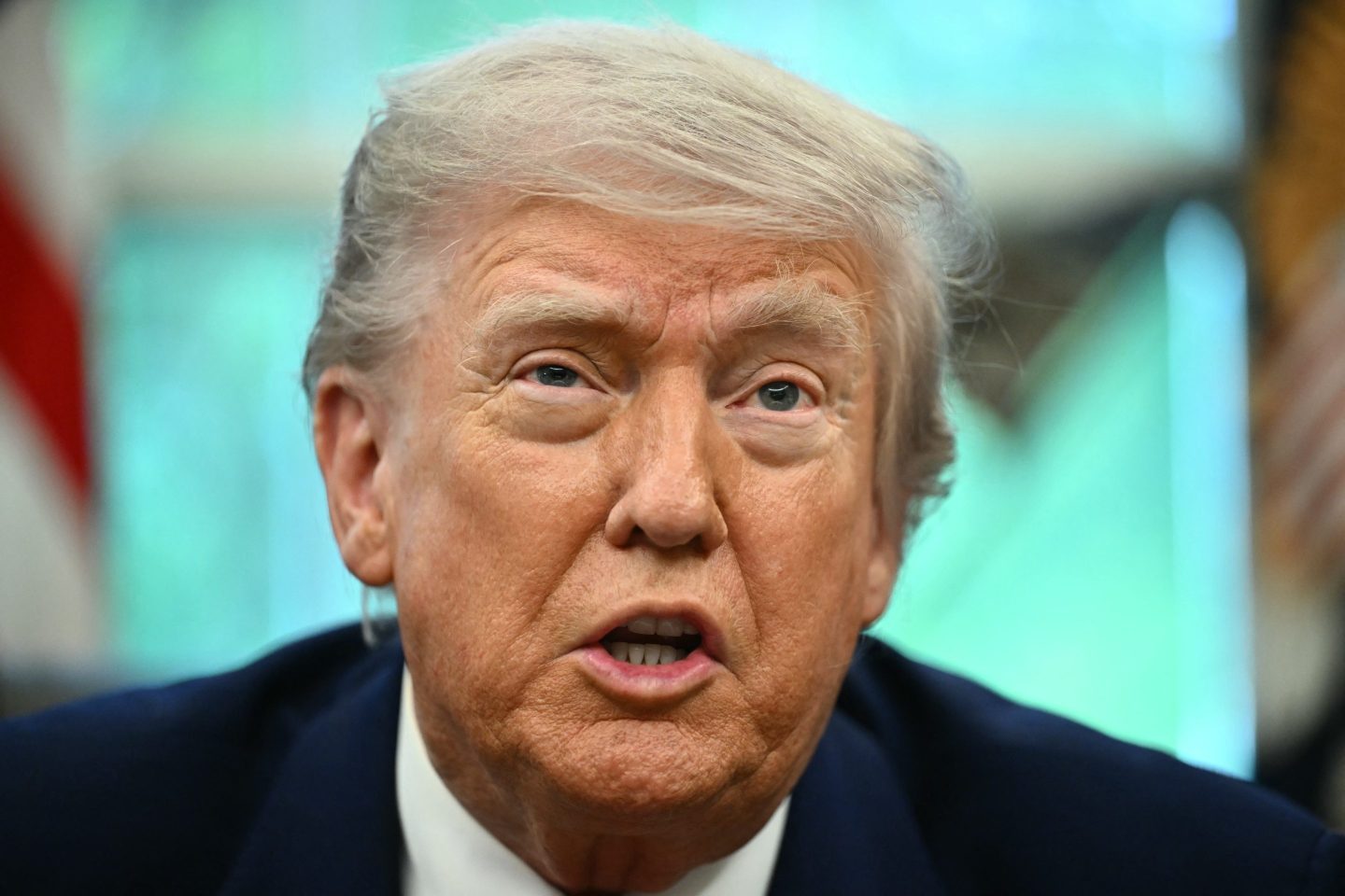 Markets dip after Trump threatens tariffs against Europe and Apple, sinking the iPhone maker’s stock by 3%