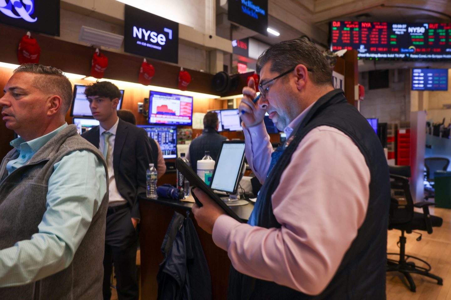 US stock futures gain as Trump delays EU tariffs