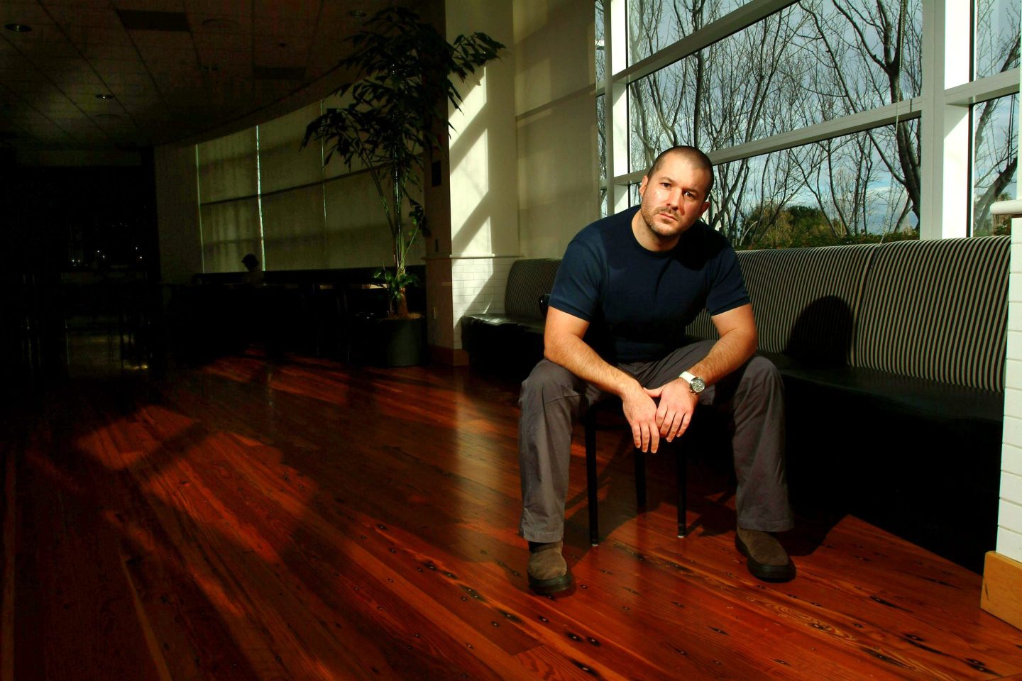 CUPERTINO, CA - JANUARY 8: Jonathan Ive, the British-born designer who heads up Apple&#039;s industrial design team, the creative genius who brought the world the iPod, iPhone, Power-book and MacBook. photographed January 8, 2004 at Apple Headquarters, Cupertino, California (Photo Paul Harris/Getty Images)